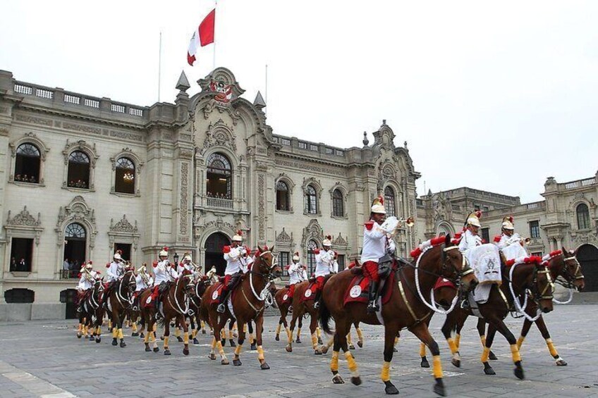 Private city tour Lima + Catacombs Museum (04 hours)