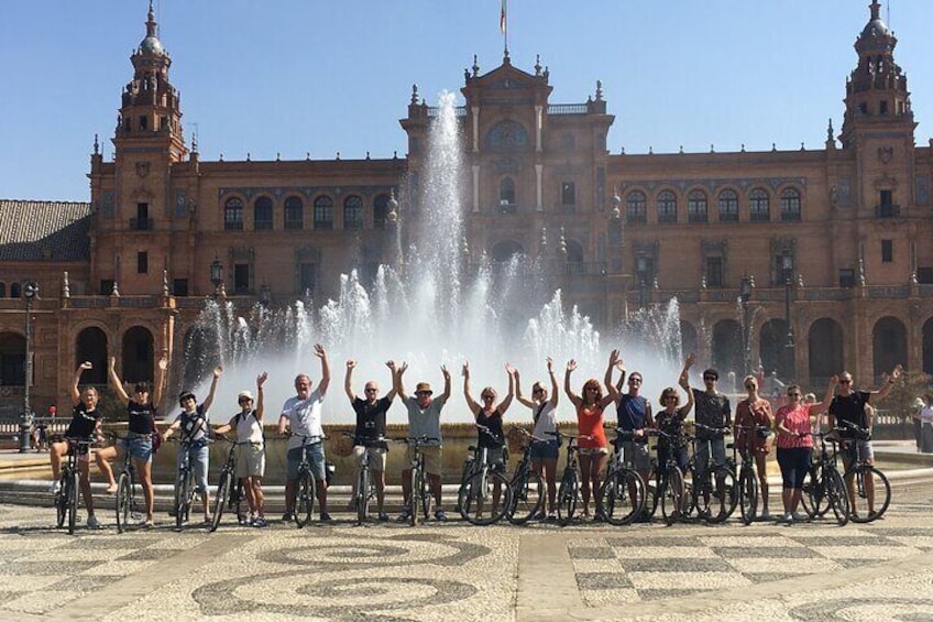 3-hour Guided Bike Tour along the Highlights of Seville