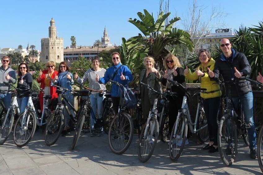 3-hour bike tours along the highlights of Seville