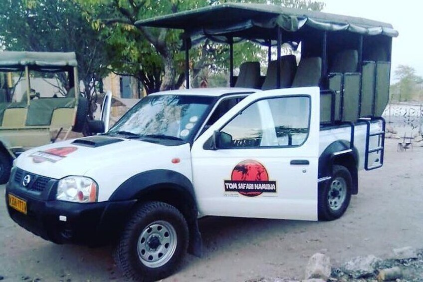 ETOSHA PARK SAFARI with local guides in 9-seater 4x4s