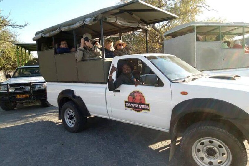 (1 day) Discovery Etosha Park in 4x4 nine places with local guide