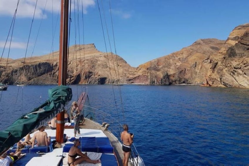 Beautiful Bays Discovery Cruise with Lunch