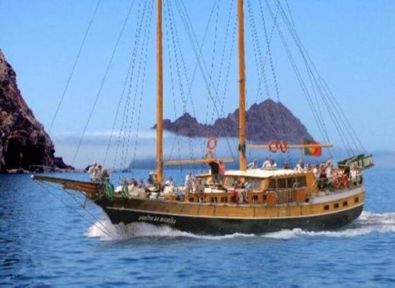 Beautiful Bays Discovery Cruise with Lunch