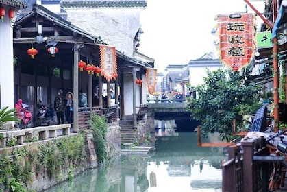 Half Day Private Tour to Zhouzhuang Water Town with Boat Ride from Shanghai