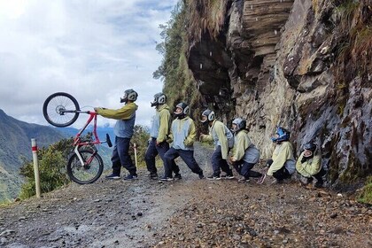 デスロードバイクツアー