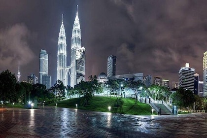 Skip the Line: Petronas Twin Tower Entry Ticket Including Hotel Delivery