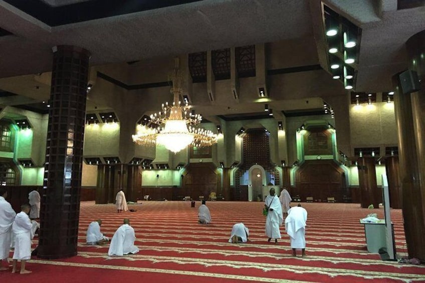 Masjid Aisha (Arabic: عائشة‎‎ مسجد)