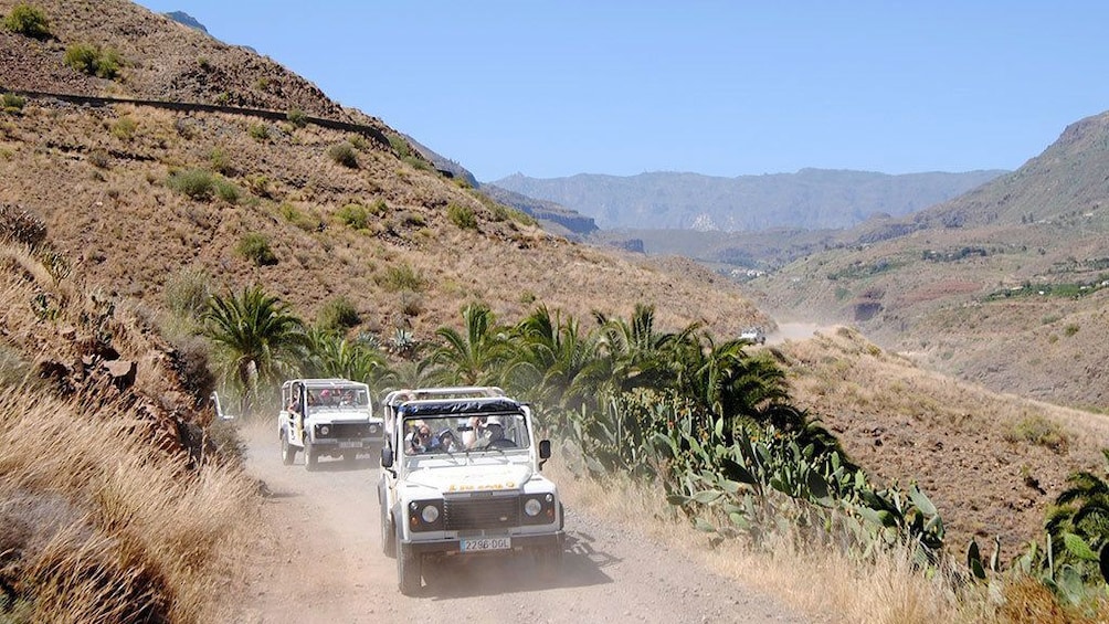 Jeeps on a dirt road in the hills of Gran Canaria