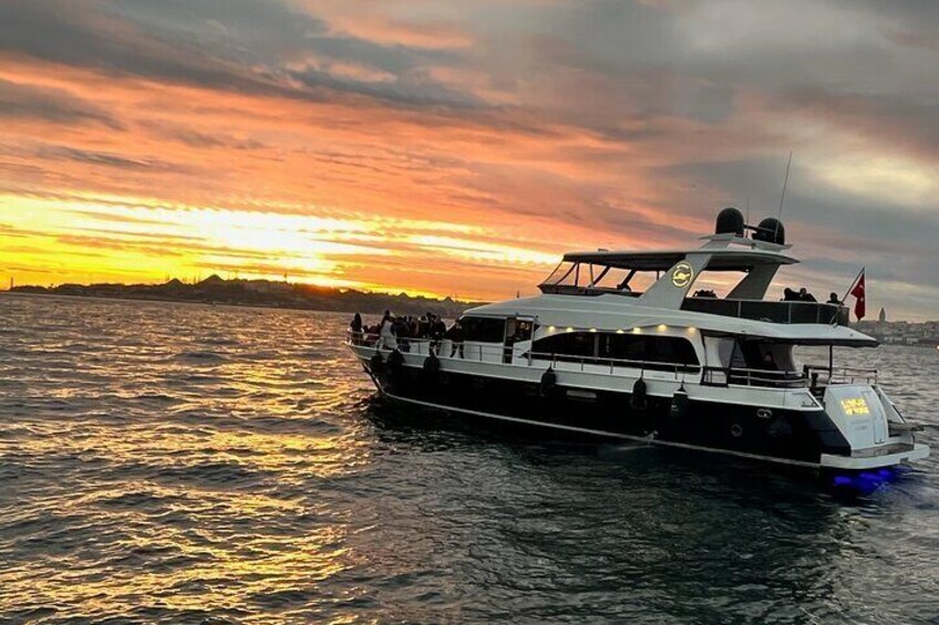 Sunset Bosphorus Yacht in Istanbul