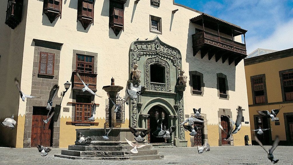 Historical building and fountain in Las Palmas de Gran Canaria