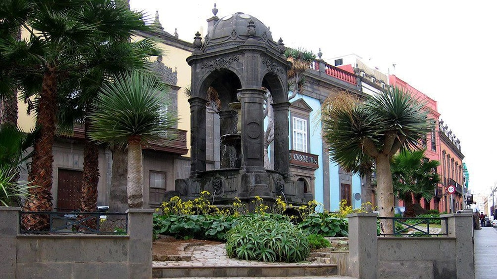 Fountain and colorful buildings in Las Palmas de Gran Canaria