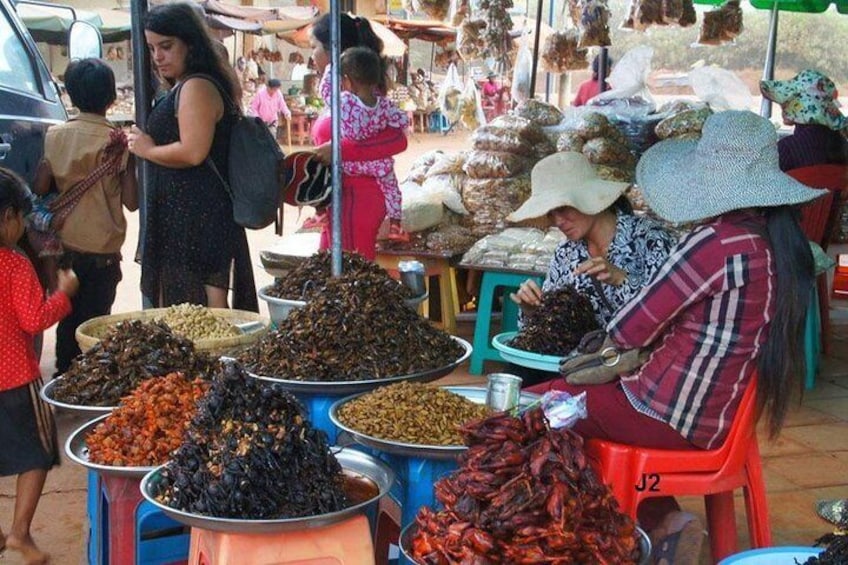 Street Food Evening Private Tour in Siem Reap