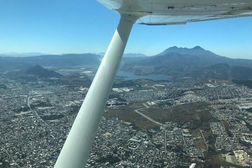 Another view of the flight over the city.
