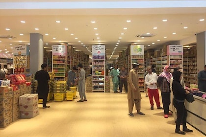 PRIVATE TOUR: TWO-RINGGIT STORES shopping!