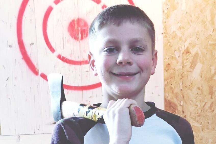 Teenager Axe Thrower 10+