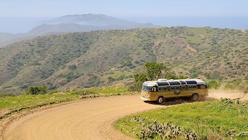 Catalina Island & Inland Expedition Tour with RT Transfers