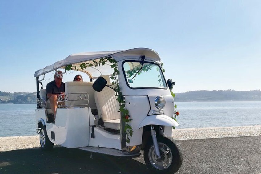 Bary and Kary from Canada on a sweet lisbon tour!
Take a rest and see the best, aboard of our 100% electric vehicle, with a 100% local guide showing you the hidden gems! Get on board +351 927 579 693