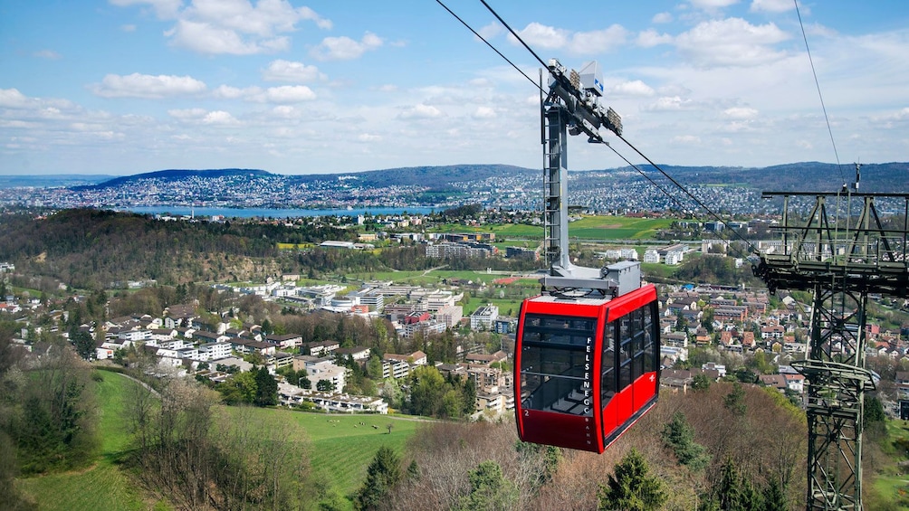 Cable car going up to Felsenegg from Zurich