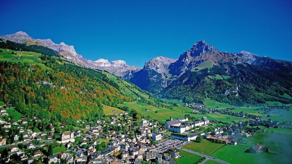 Town at the foot of forests and mountains in Engelberg