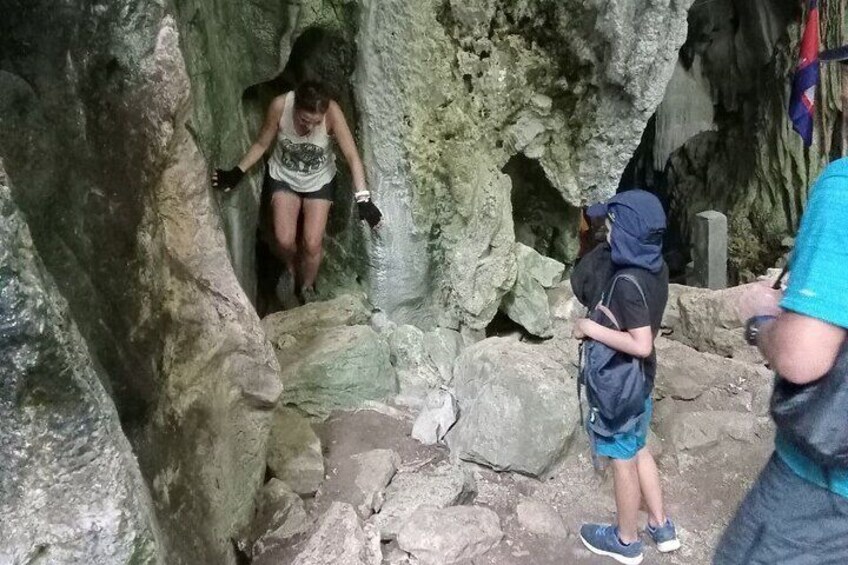 Phnom Chhngok Cave temple