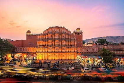 Exclusive Women Special : Guided Jaipur Tour With Entry & Lunch