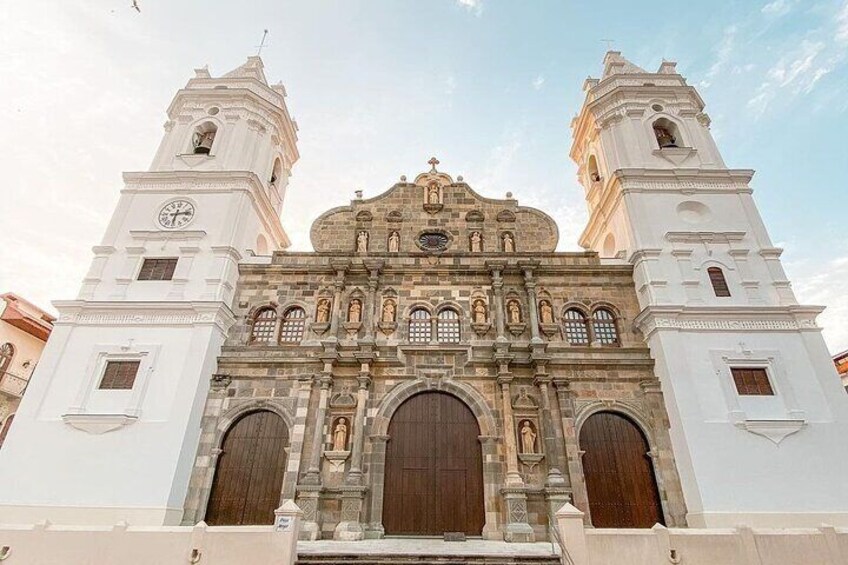 Historical Walking Tour: Legends of Casco Viejo