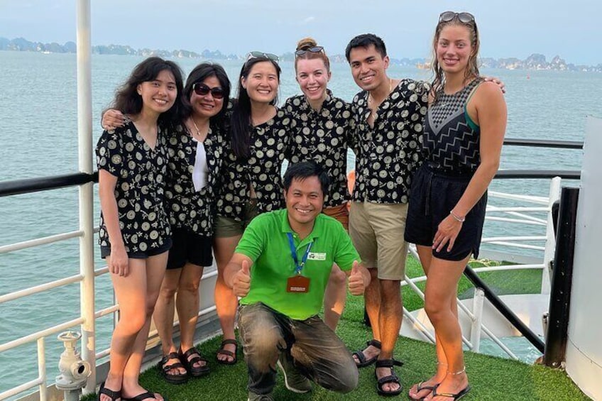 Explore Halong Bay With Local Tour Guide, Buffet Lunch 
