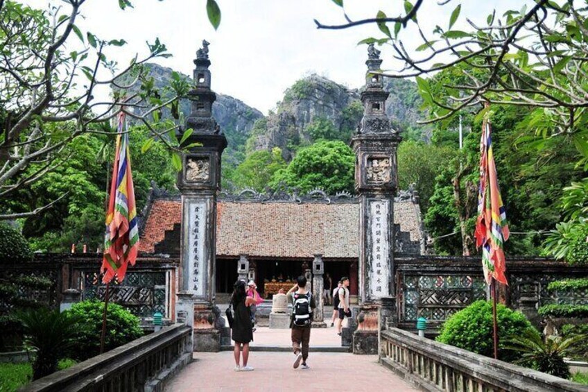 Amazing Trang An - Hoa Lu - Mua Cave 1 Day – Private Tour