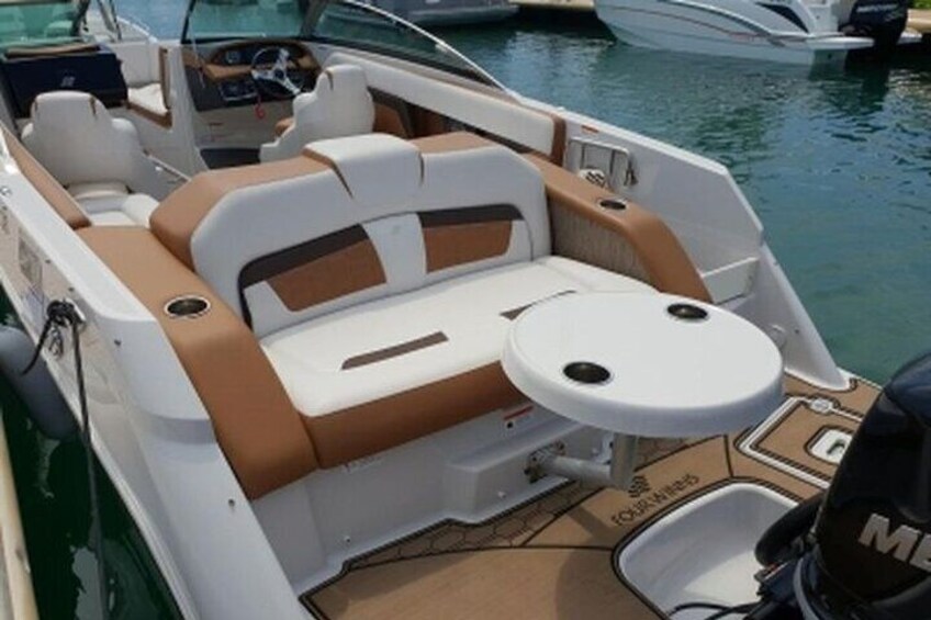 FourWinns HD240 boat rental for 10 people 4 hours