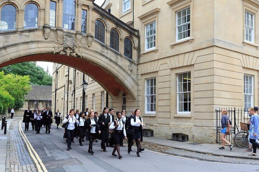 Distanced | Oxford University & City Walking Tour Led By University Alumni