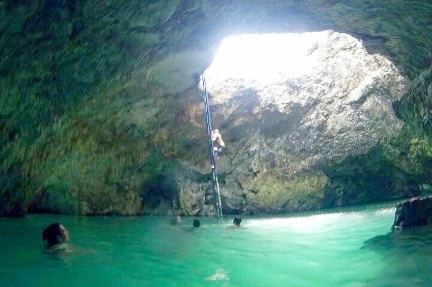Blue Hole Mineral Spring and Rick's Cafe Sunset Private Tour