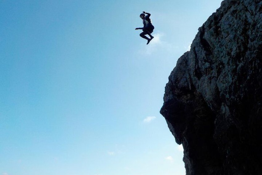 Big Cliff Jumps! Up to 10 meters (30ft)