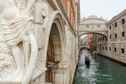 Legendariske Venezia: Markusbasilikaen med terrasse og omvisning i Dogepala...