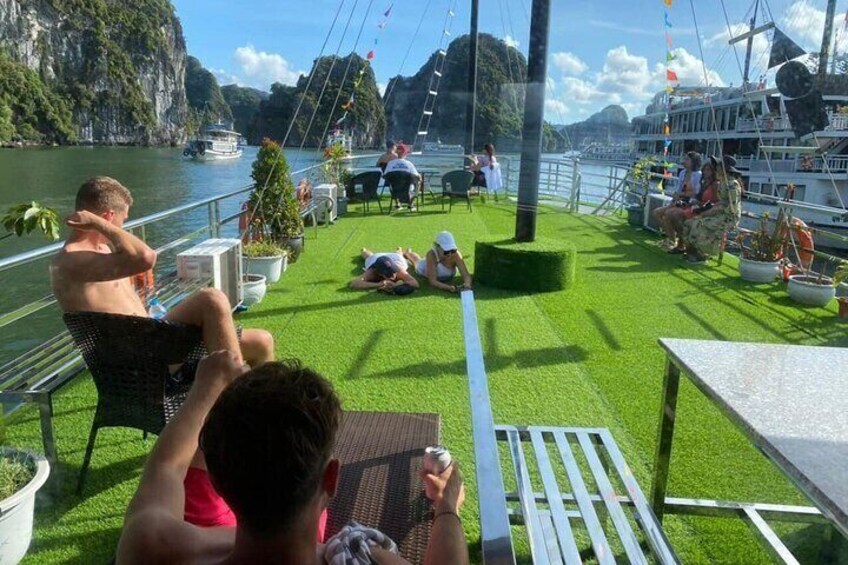 Halong Bay Full-Day Tour with Fast Expressway Transfer Round Trip