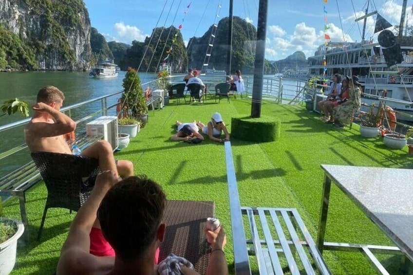 Halong Bay Full-Day Tour with Fast Expressway Transfer Round Trip