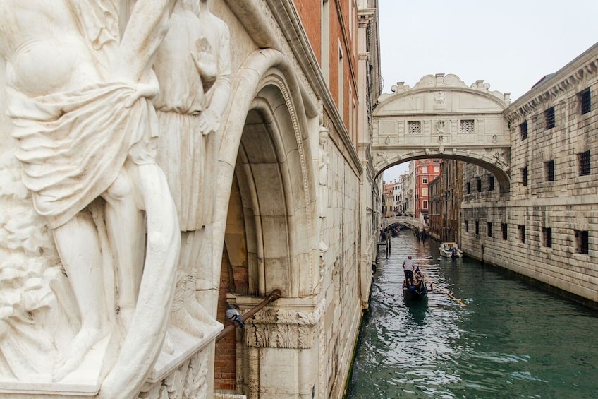 Venice Full-Day Tour: St. Mark's Basilica, Doge's Palace & Gondola Ride