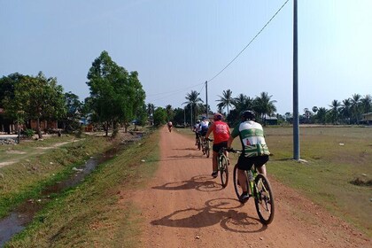 Cycling From Mekong Delta To Phnom Penh:03 Days Activities