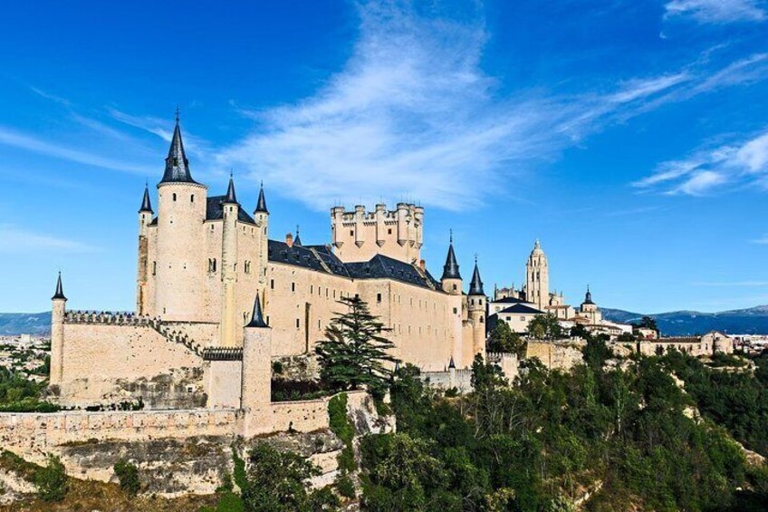 From Madrid : Full-Day Avila and Segovia ComBo Tour (with Transportation)