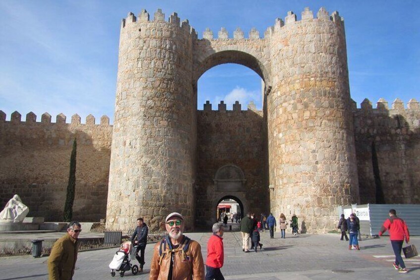 From Madrid : Full-Day Avila and Segovia ComBo Tour (with Transportation)