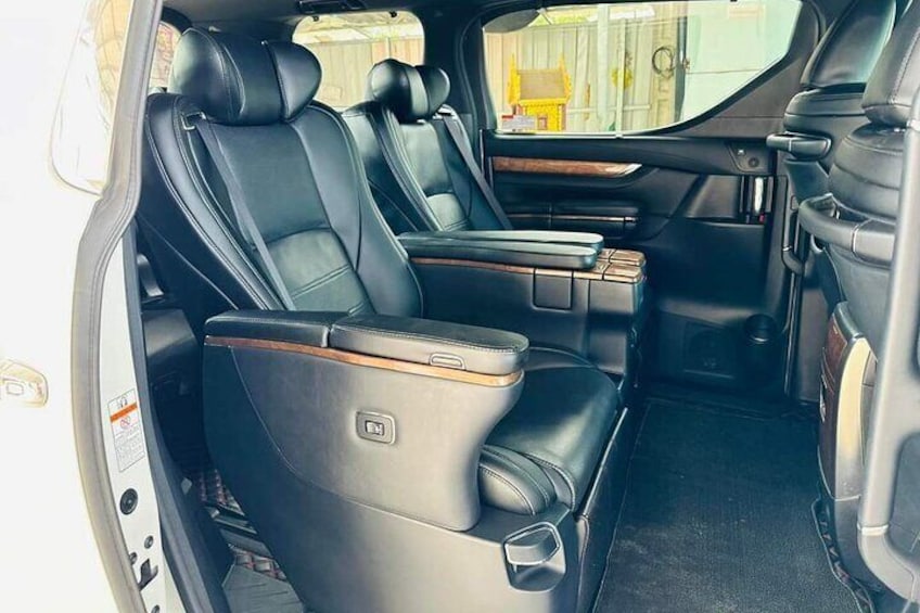 Alphat-8seat interior