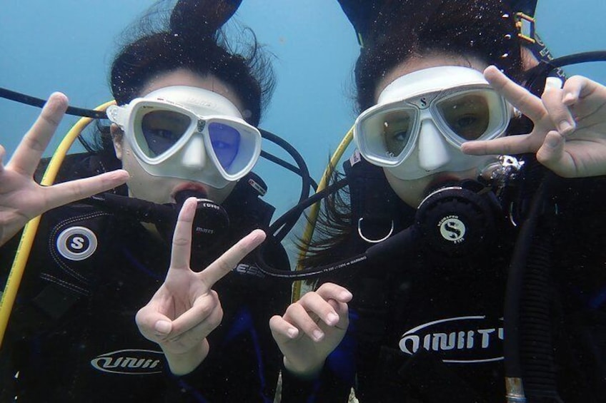 Sisters Diving Experience