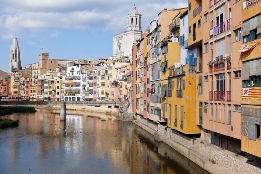 From Barcelona : Girona and Costa Brava Day Trip (VIP Small Group)