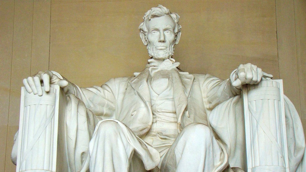 Statue of Abraham Lincoln