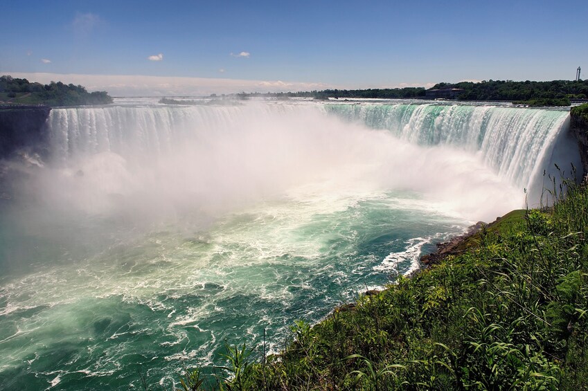 Niagara Falls Day Trip by Air from New York City