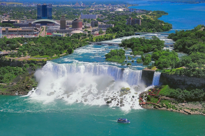 Niagara Falls Day Trip by Air from New York City