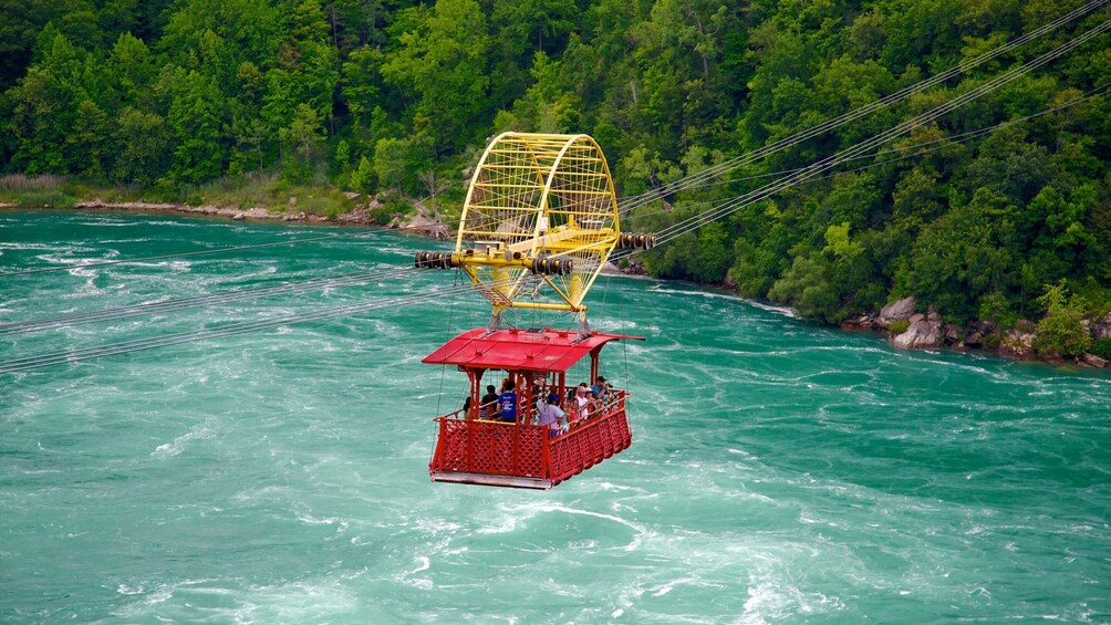Day Trip from New York to Niagara Falls by Air