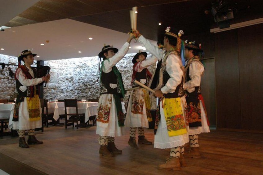 Show - Fados and Folkloric Dances