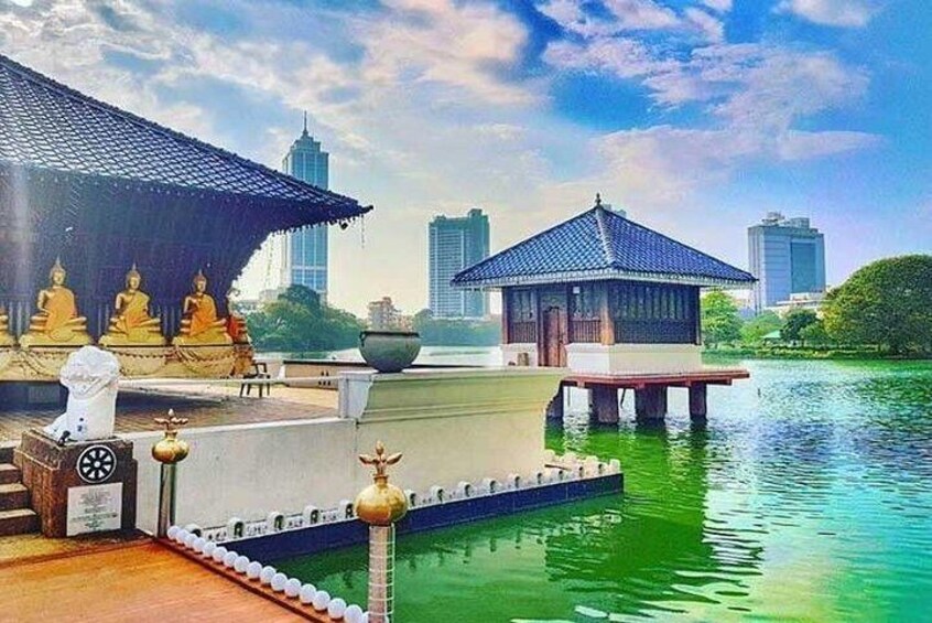 Explore Colombo City with Culinary Experience at Famous Restaurant