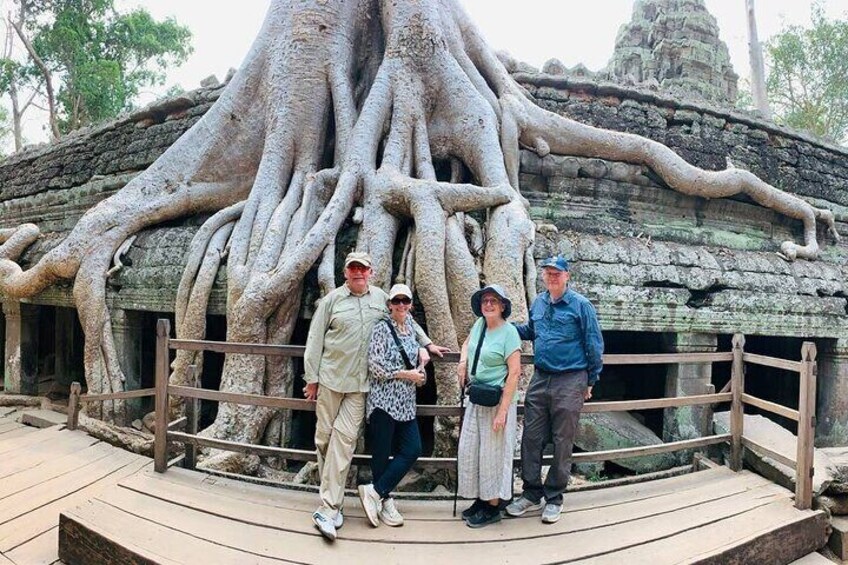 Cycling Angkor Wat Small Tour 