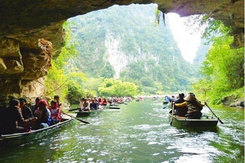 Bai Dinh Temple & Chang An Day Tour (Bai Dinh Temple Electric Car (roundtrip), Boat Ride, Lunch included)